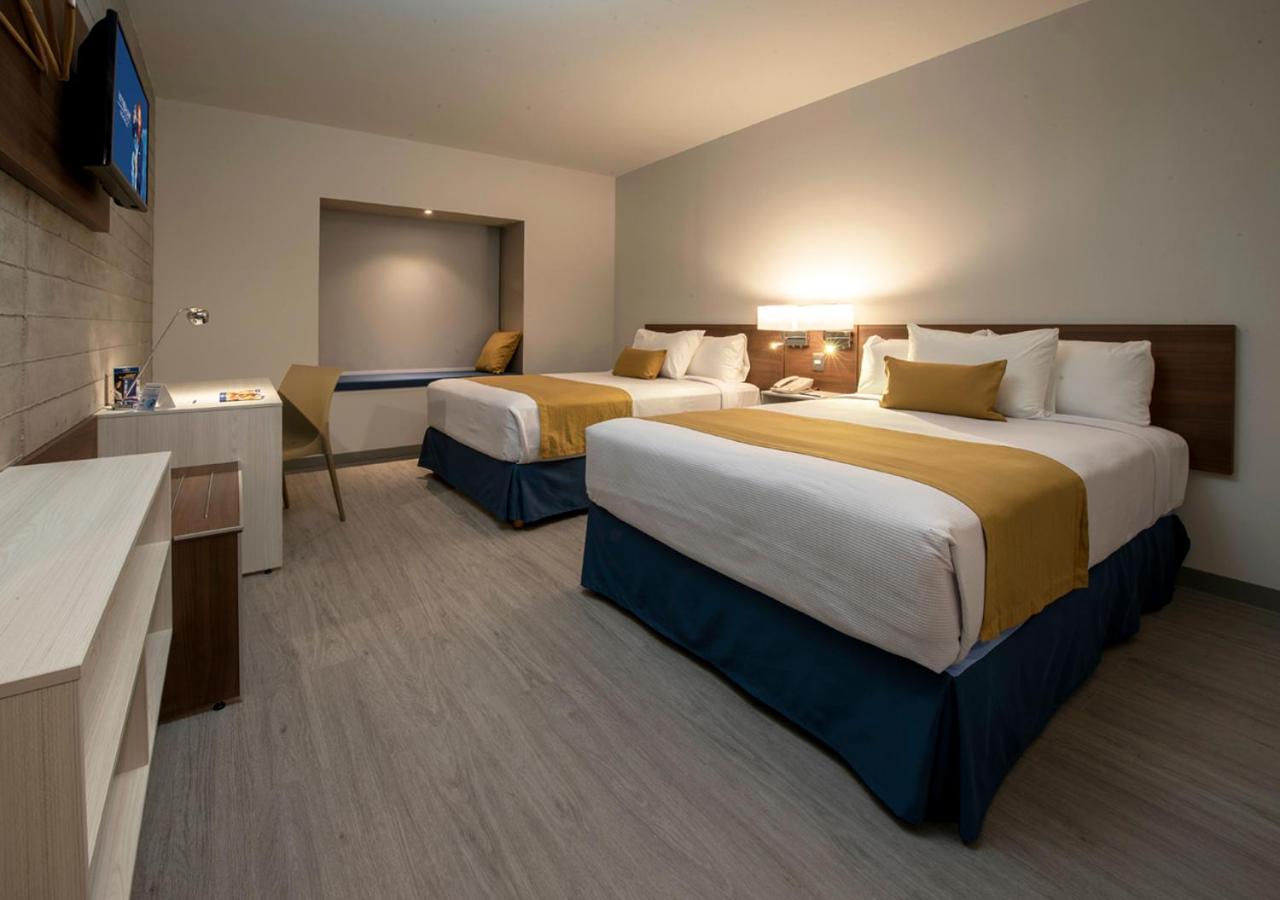 Microtel Inn & Suites By Wyndham San Luis Potosi San Luis Potosí Exterior foto